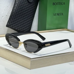 BV1387S 005 Cat-Eye Sunglasses