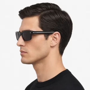 Black Sunglasses with Iconic Metal Plaque – Contemporary Style