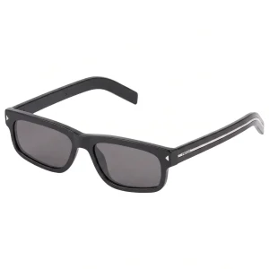 Black Sunglasses with Iconic Metal Plaque – Contemporary Style