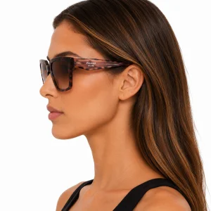 Oversized Sunglasses – Chic Frame