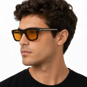 Square sunglasses with the iconic metal plaque – Black