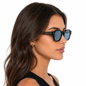 Sunglasses with the iconic metal plaque – Black