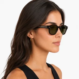 Sunglasses with the iconic metal plaque – Dark Brown