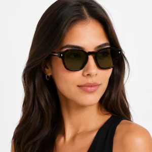 Sunglasses with the iconic metal plaque – Dark Brown