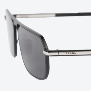 Black Aviator Sunglasses with Iconic Metal Plaque