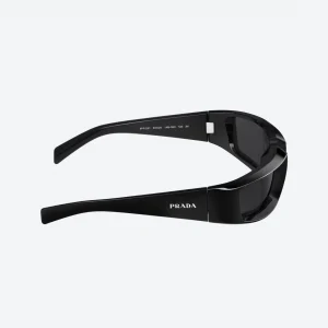 Distinctive Sunglasses – Black Frame