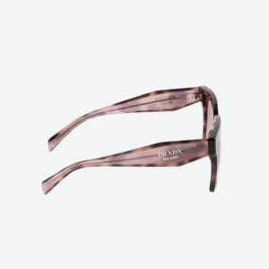 Oversized Sunglasses – Chic Frame