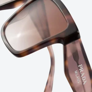 Oversized Sunglasses – Chic Frame