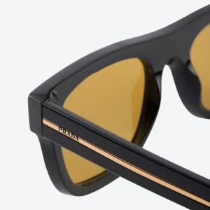 Square sunglasses with the iconic metal plaque – Black