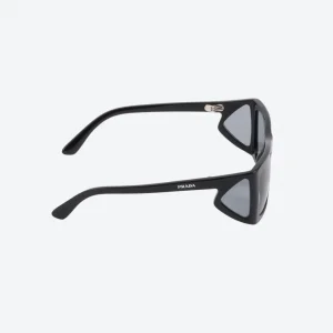 Sunglasses – Iconic Black Rectangular Frame